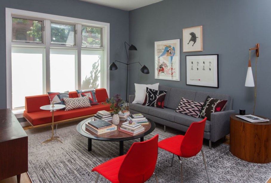 In the living room there are two comfortable straight sofas with contrasting colors