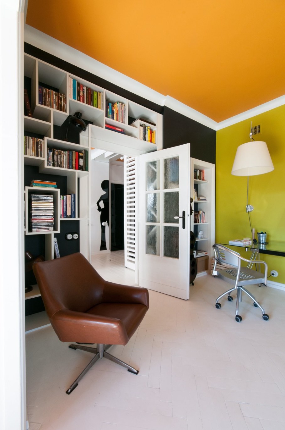 Bright and stylish interior of the apartment in Warsaw - Workplace