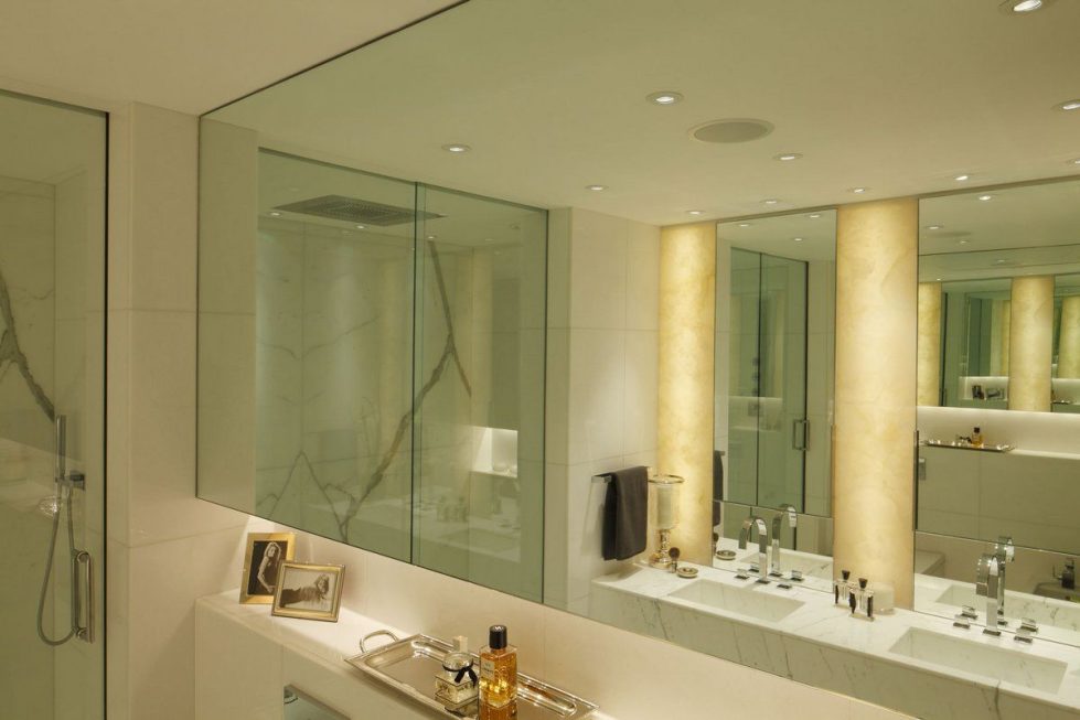 Kensington Place - Bathroom with large mirrors