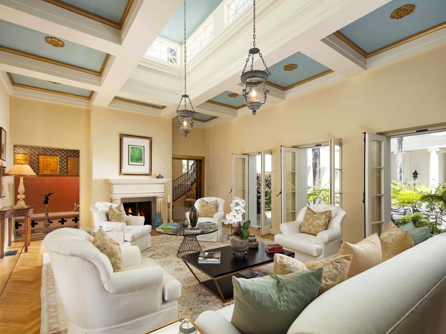 Santa Barbara 'Scarface' Mansion - Living room 2