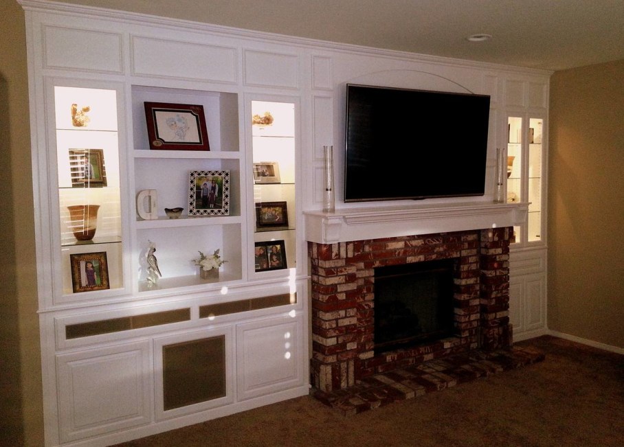 Decorate the zone around the fireplace - Complete niches and shelves