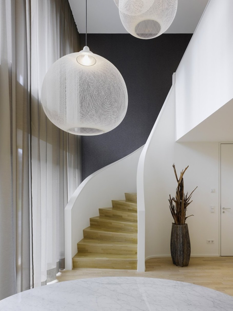 Elegant interior design - elegant curved staircase