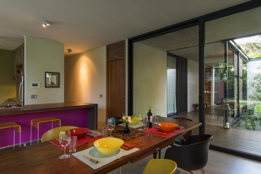 Energy-Saving Itzimna House in Mexico - Dining place