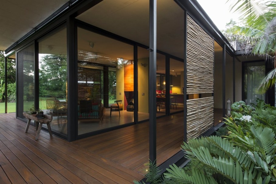 Energy-Saving Itzimna House in Mexico - outdoor terrace