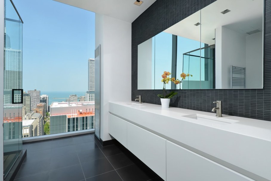 Penthouse Hi-Rise with panoramic view of Chicago - Bathroom