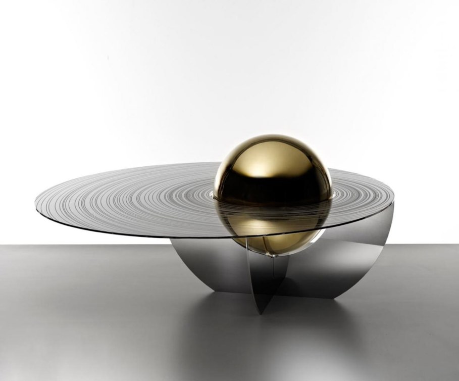 The cosmic design of the Boullee coffee table - Gold color