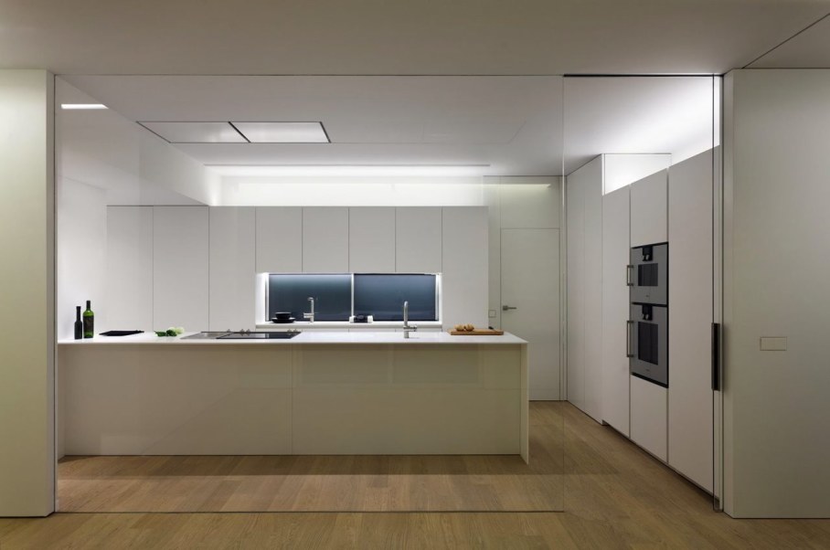 The house in the style of minimalism in Valencia - Kitchen island