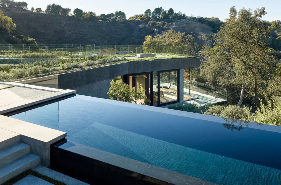 The private house Oak Pass in California by Walker Workshop - Swimming pool 4