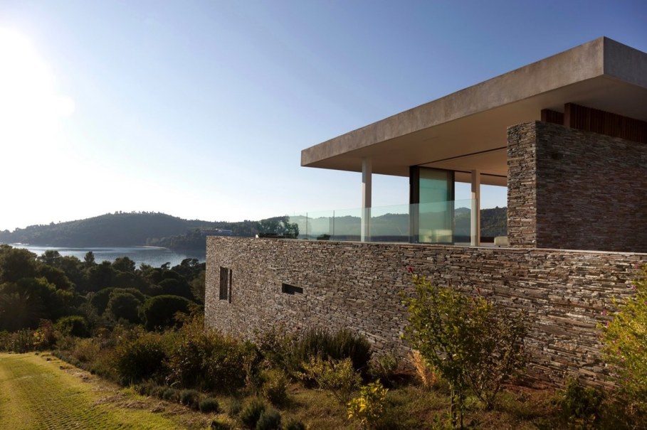 The shining Plane House residence on the Greek island - exterior