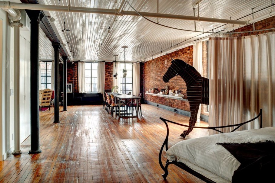 Loft from a former clothing factory in New York, bedroom