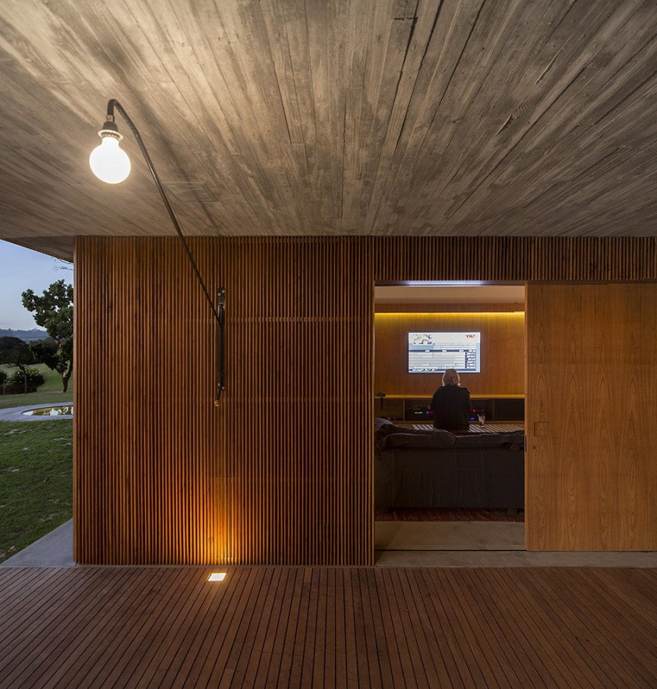 Casa MM house by architects from Studio MK27 in Brazil 15
