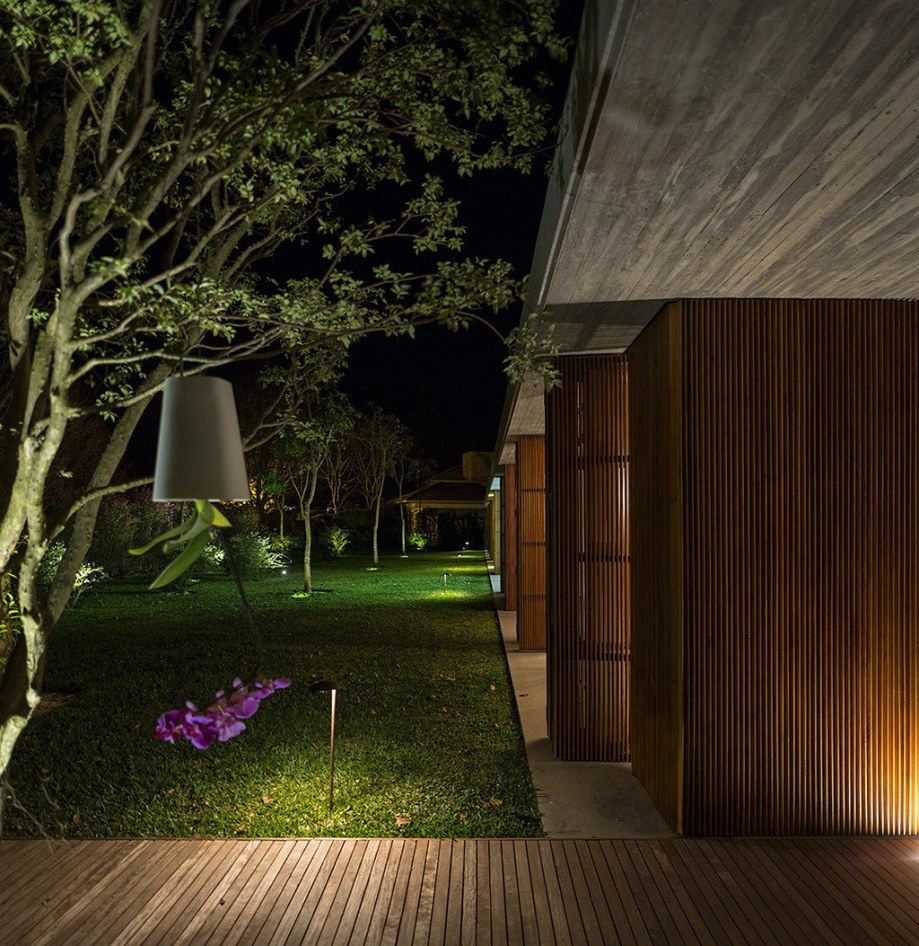 Casa MM house by architects from Studio MK27 in Brazil 5