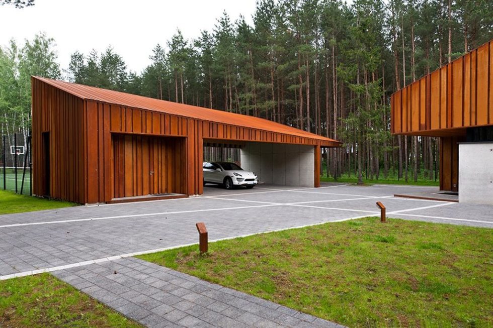 Country house of a family man - garage 1