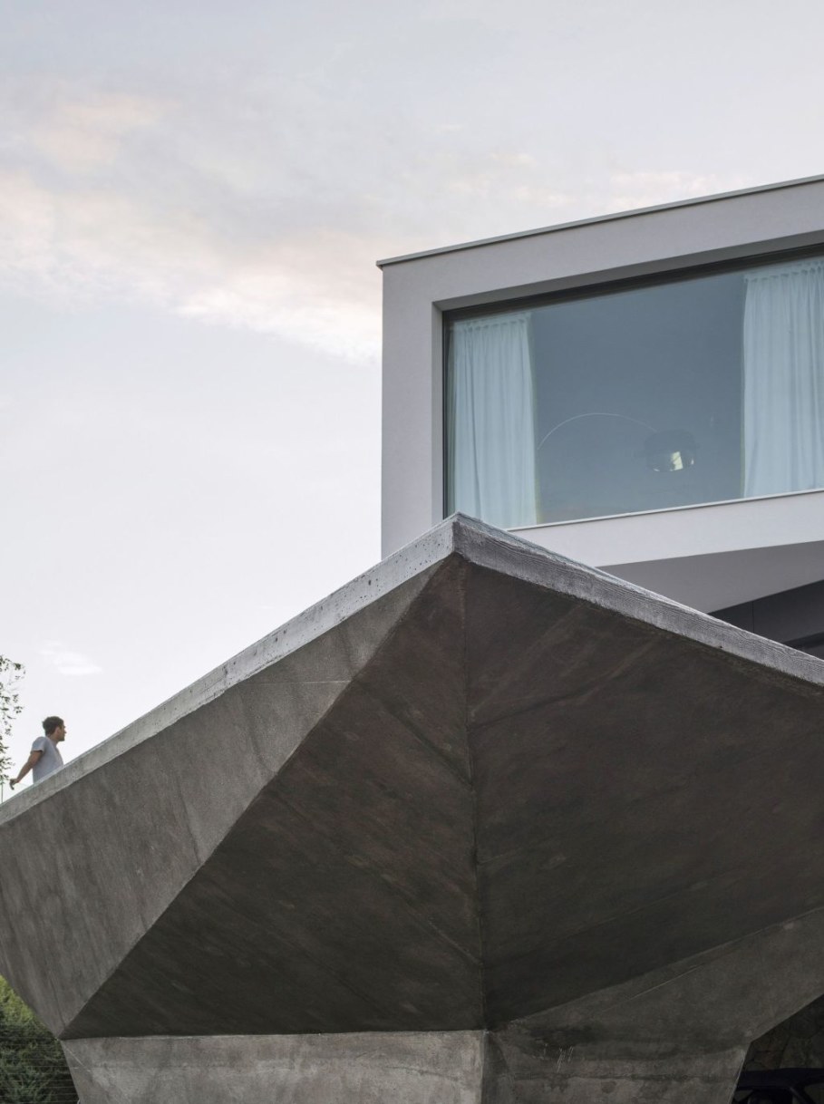 Gumno house - geometry of angles