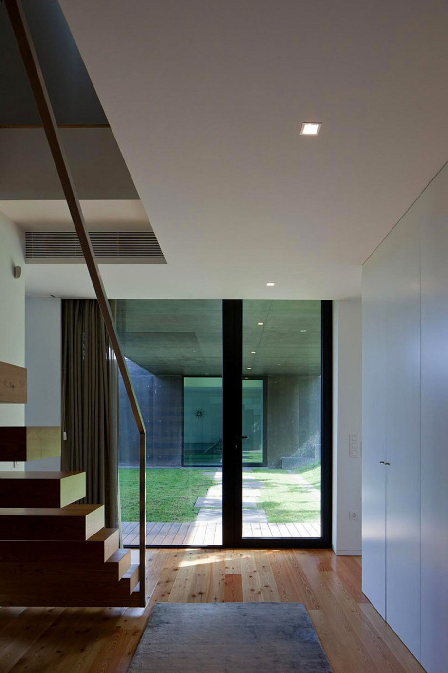 Mansion by Pitagoras Arquitectos in Portugal 18