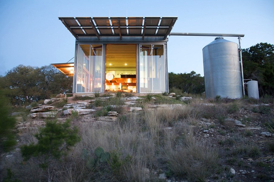 Rest House On The Lake's Bank in Texas From Mell Lawrence Architects 1