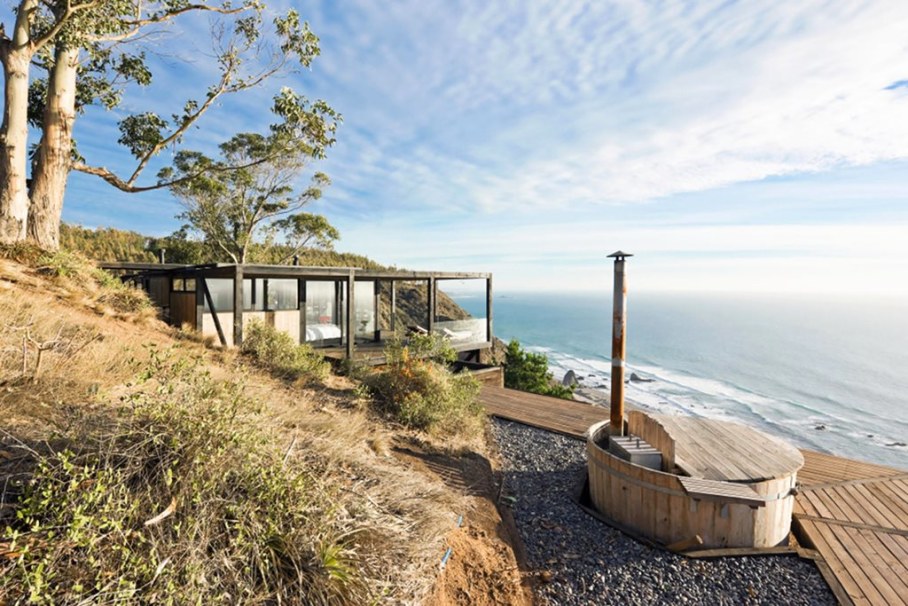 The residence on the rocky coast in Chile - Exterior