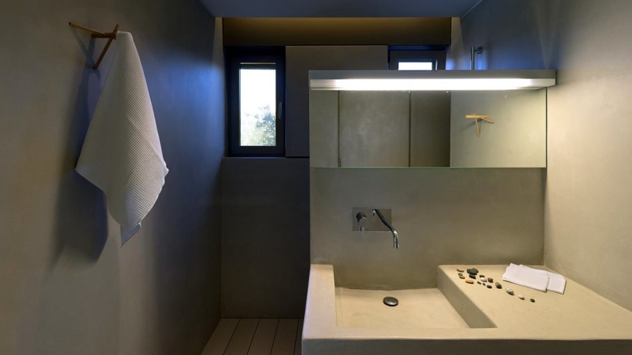Two villas on the Aegean coast - Bathroom design ideas