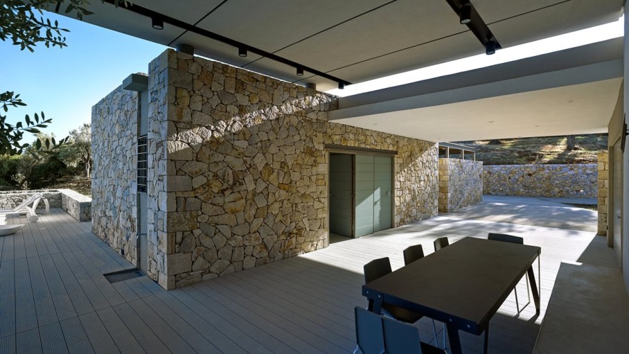 Two villas on the Aegean coast - Outdoor dining table
