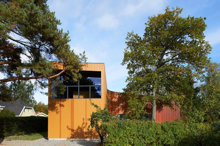 Unusual Curved Fagerstrom House In Sweden 1