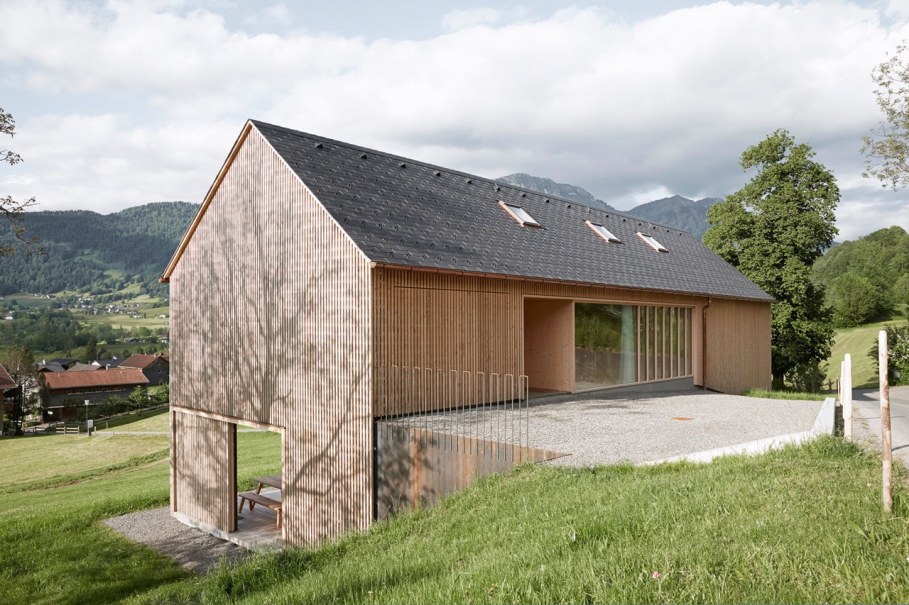 Wooden house by Innauer-Matt Architekten in Austria 2