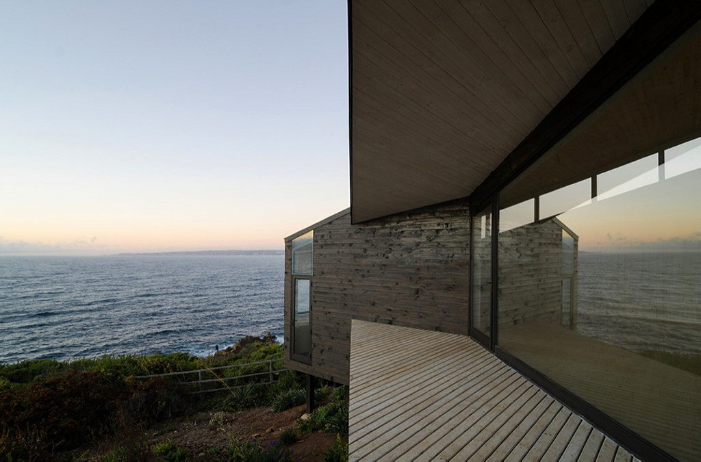 The House Overlooking The Pacific Ocean From Branko Pavlovic + Pablo ...