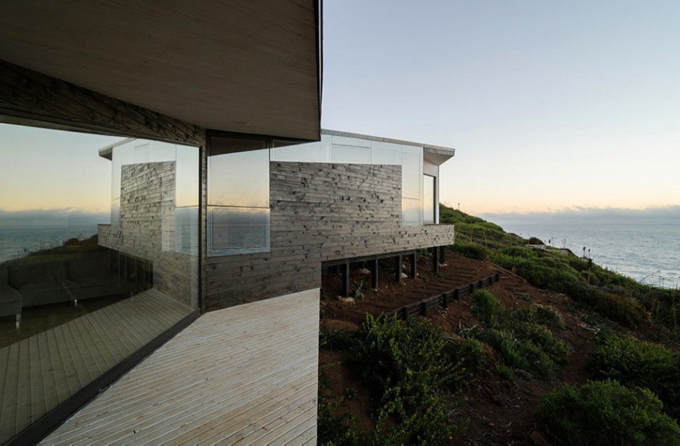 The House Overlooking The Pacific Ocean From Branko Pavlovic + Pablo Lobos-Pedrals 9