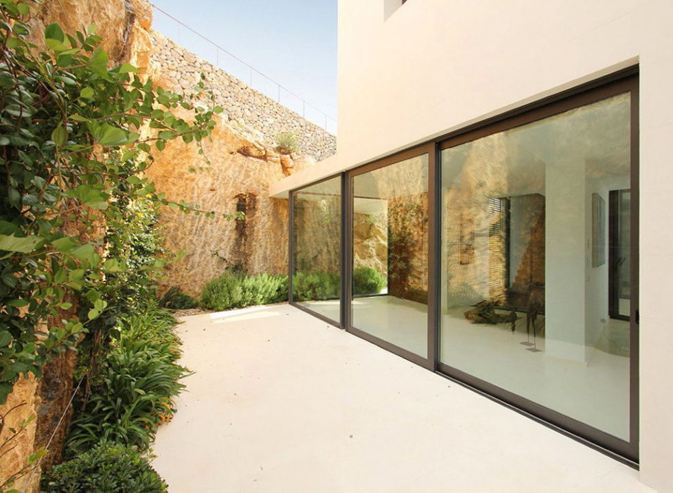 Casa 115 From Miquel Angel Lacomba Architect Studio The House In Spain, Overlooking The Picturesque Valley 13