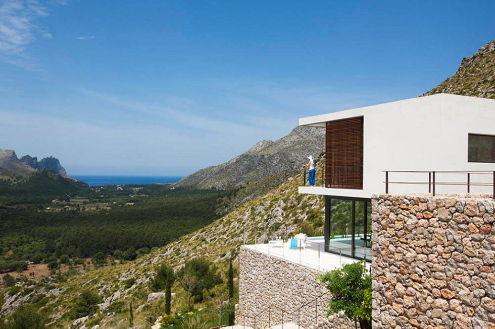 Casa 115 From Miquel Angel Lacomba Architect Studio The House In Spain, Overlooking The Picturesque Valley 2