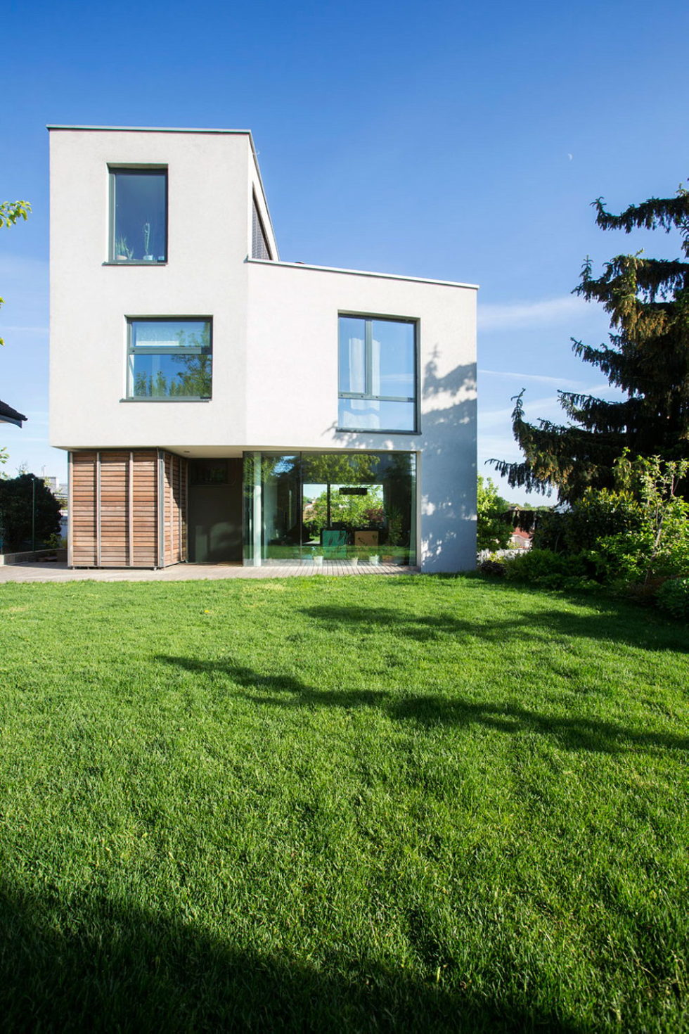 Modern Design Of Double View House in Bratislava, Slovakia 4