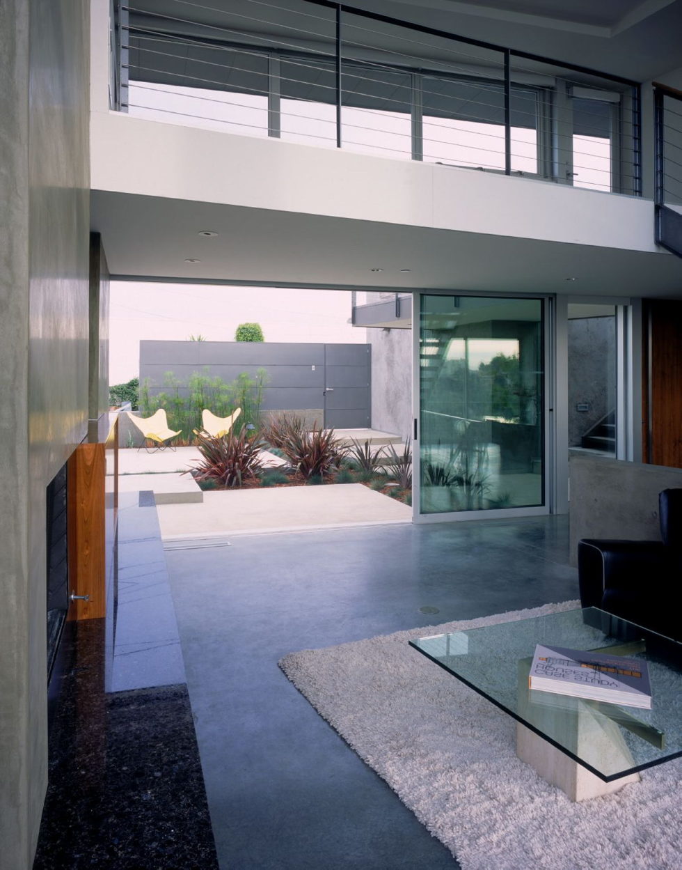 The Leonard residence in the Hollywood Hills 13
