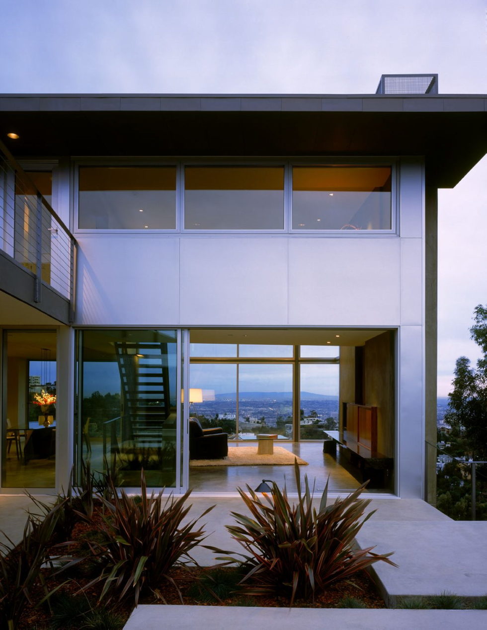 The Leonard residence in the Hollywood Hills 4