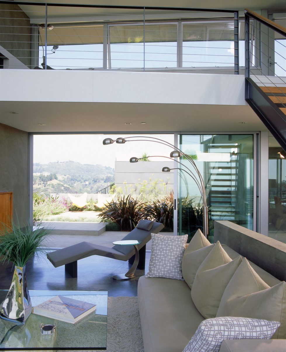 The Leonard residence in the Hollywood Hills 6