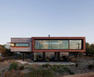 The country house Dame of Melba for resting at the ocean shore from Seeley Architects