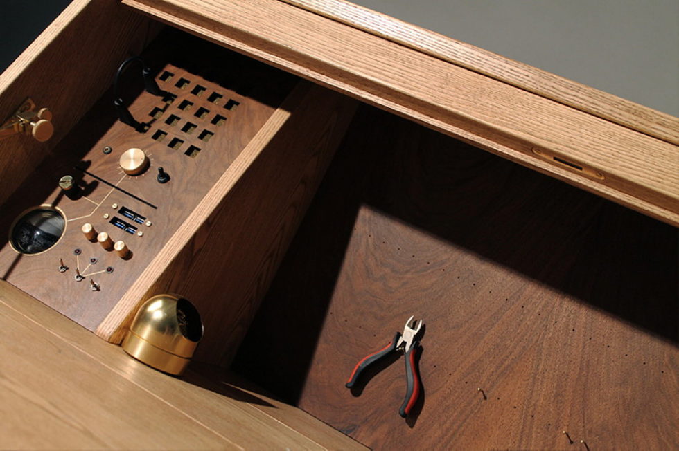 The desk Tempel for radio amateur by Love Hulten 11