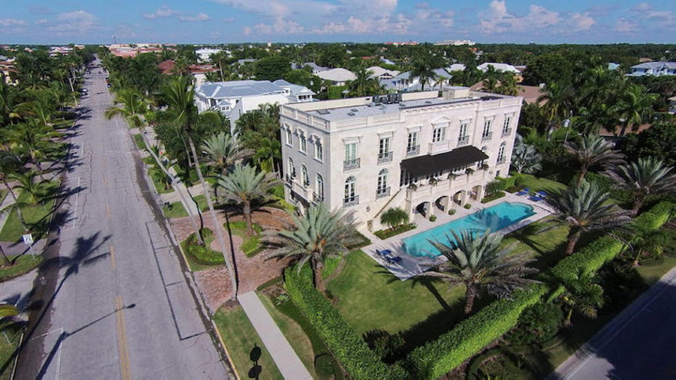 The luxury house for $ 8.3 million in Old Naples, USA 1