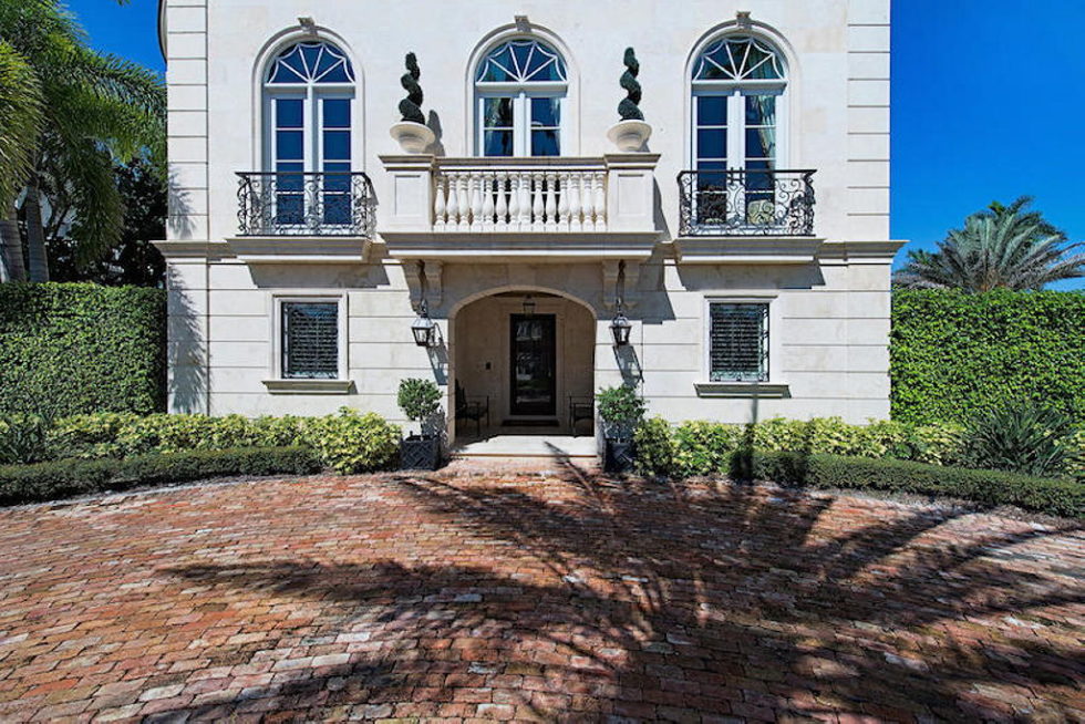 The luxury house for $ 8.3 million in Old Naples, USA 2