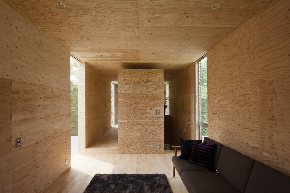 The pendulous over the forest house '+ node' from the UID Architects 6