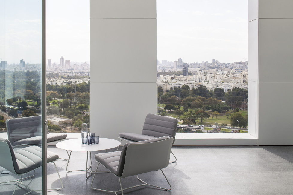 The penthouse from the Pitsou Kedem studio in Tel Aviv, Israel 4