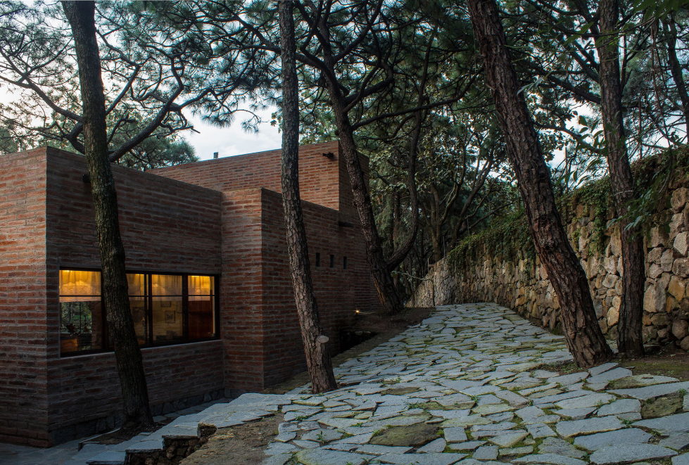 Two-Storeyed House Surounded By The Pictiresque Forest in Mexico From MO+G taller de arquitectura 11