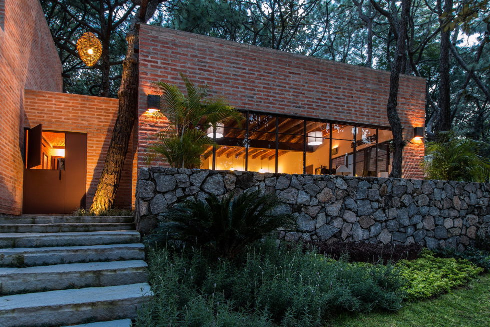 Two-Storeyed House Surounded By The Pictiresque Forest in Mexico From MO+G taller de arquitectura 12