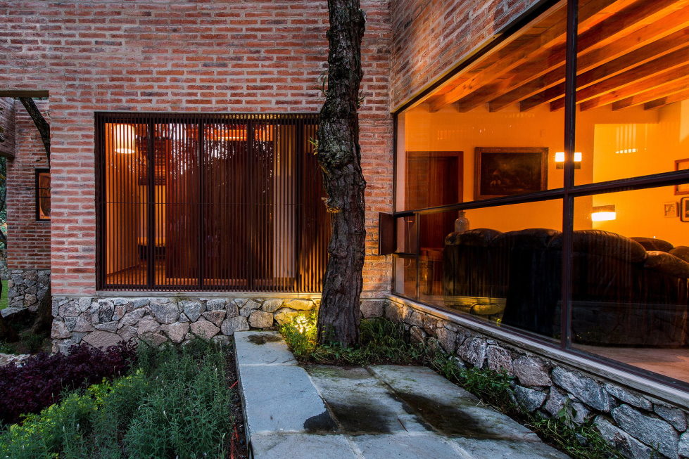 Two-Storeyed House Surounded By The Pictiresque Forest in Mexico From MO+G taller de arquitectura 14