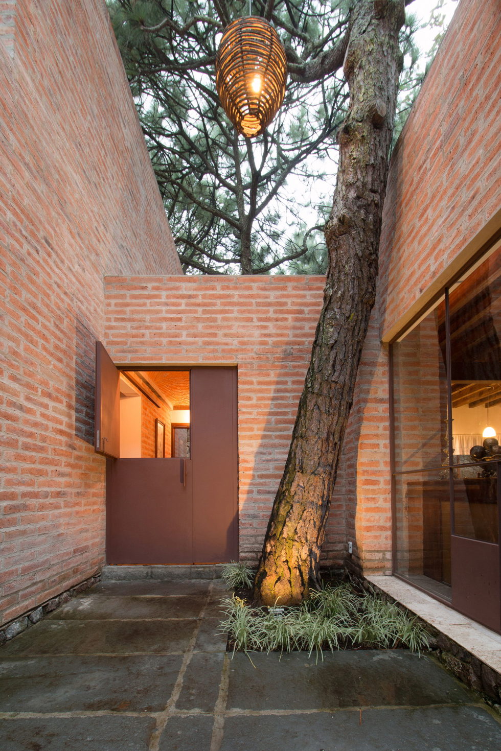 Two-Storeyed House Surounded By The Pictiresque Forest in Mexico From MO+G taller de arquitectura 7