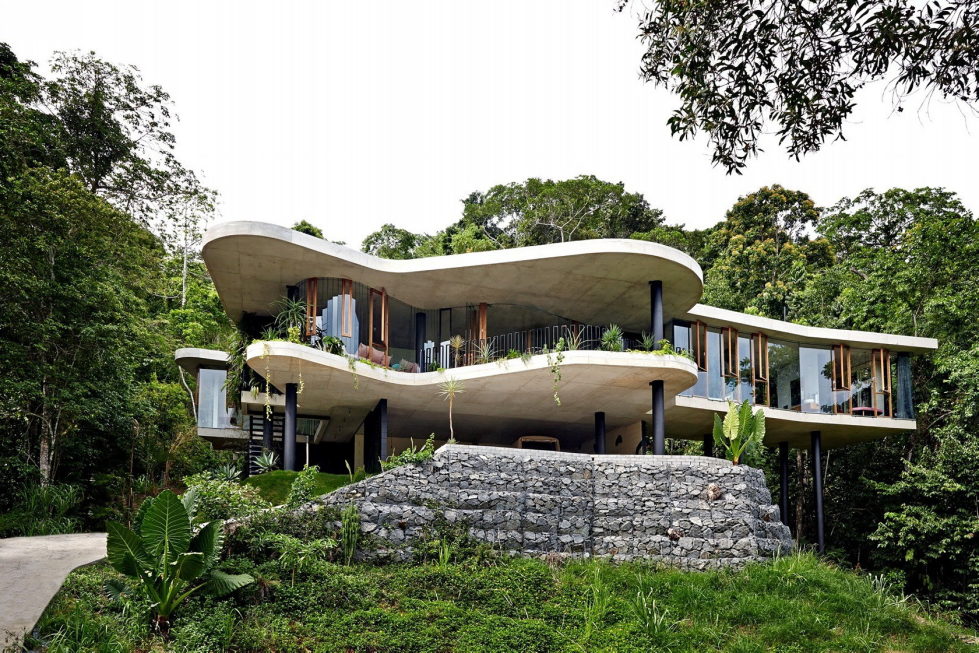 The glass house Planchonella in the tropical forest from Jesse Bennett Architect 1