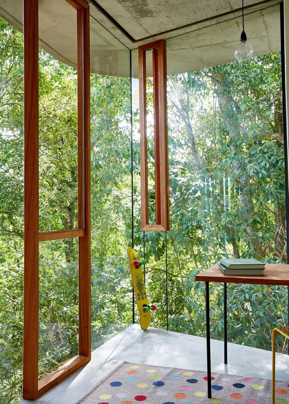 The glass house Planchonella in the tropical forest from Jesse Bennett Architect 10