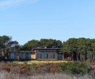 The house on the shore of the Atlantic Ocean by the Hammer Architects