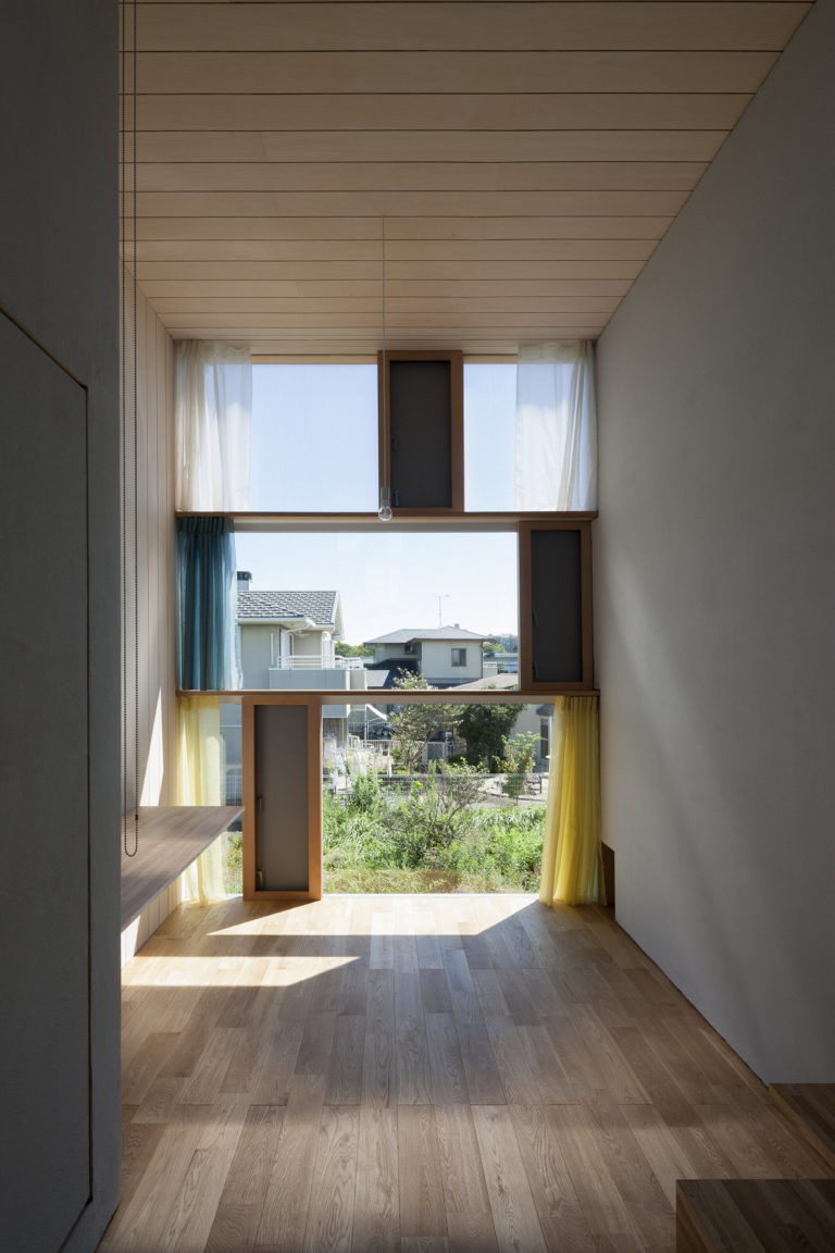 The family idyll in Japan from the Ihrmk studio