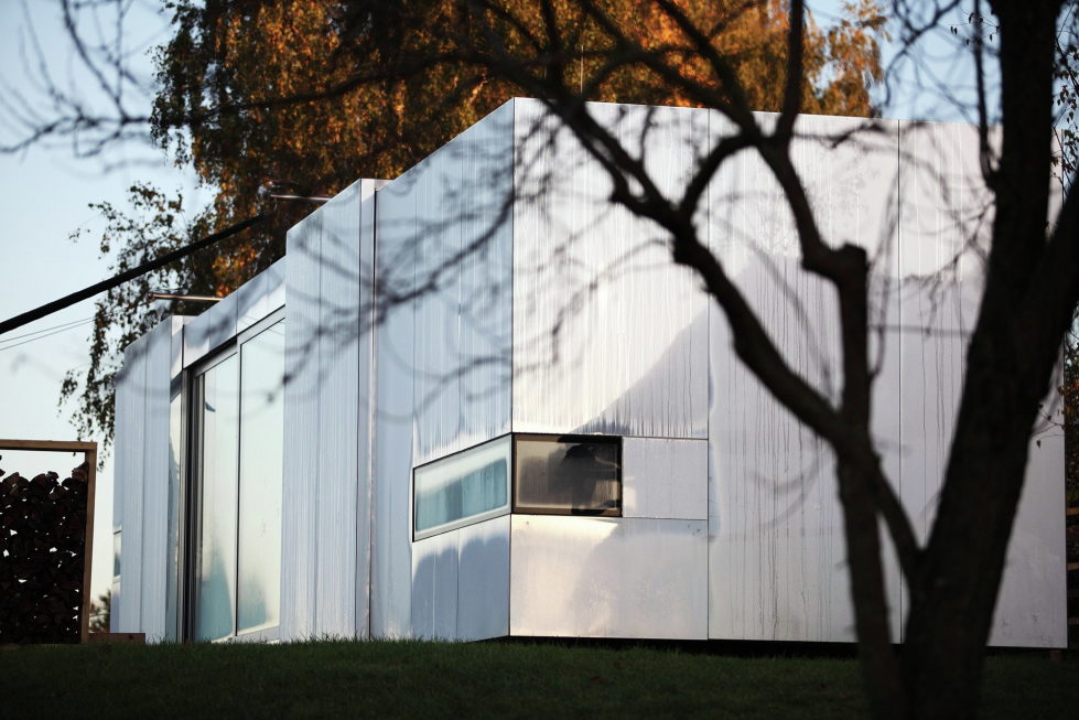 Casa Invisible The Mirror House From Delugan Meissl Associated Architects 11