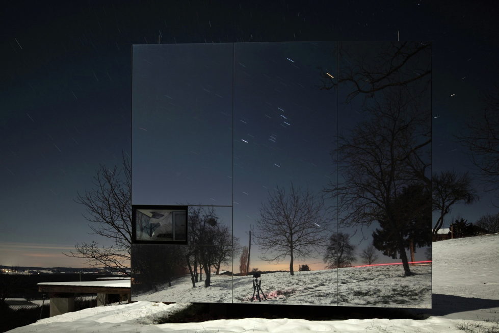 Casa Invisible The Mirror House From Delugan Meissl Associated Architects 17