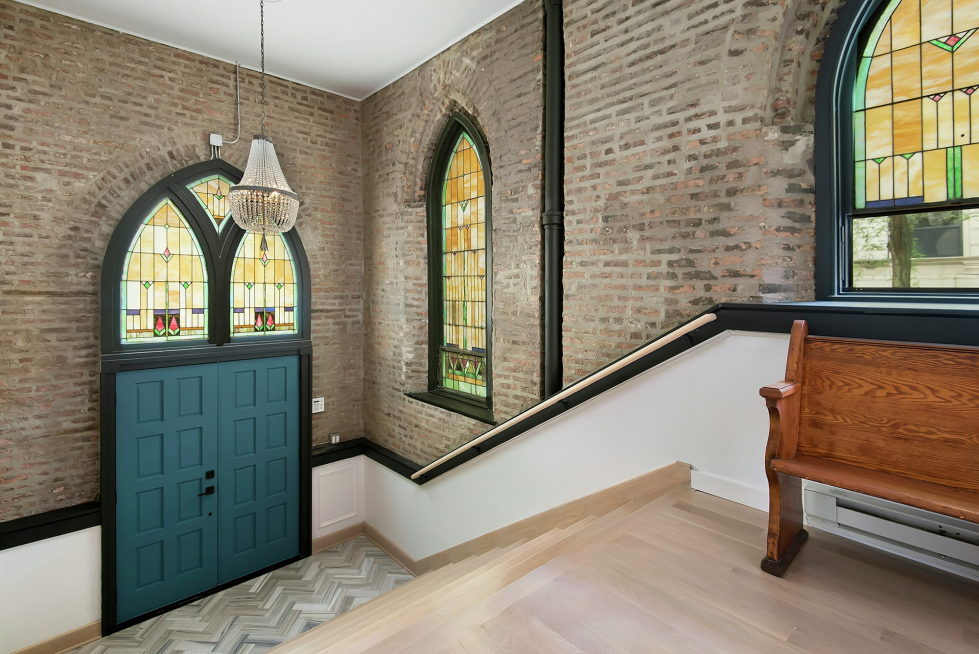 Conversion Of The Former Church Into The House In Chicago 20